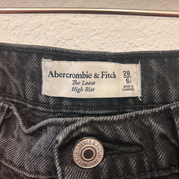 Loose High Rise Jeans - Picture 3 of 3